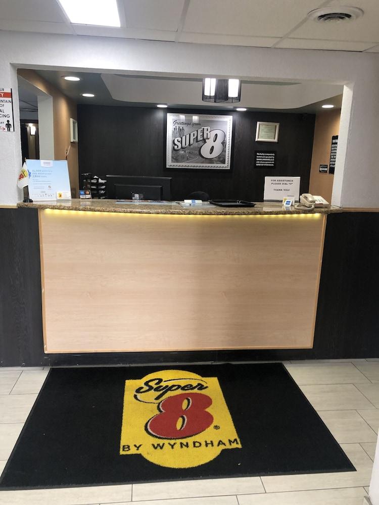 Super 8 By Wyndham Plover Stevens Point Area Εξωτερικό φωτογραφία